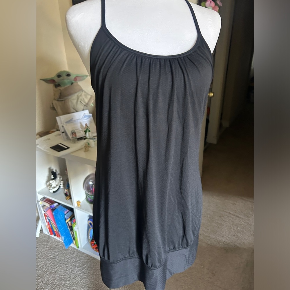 Lululemon workout with build in support top. Good condition